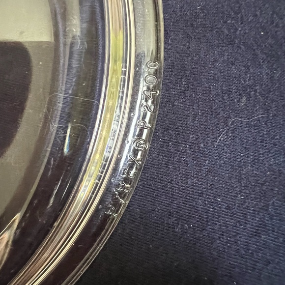 Vintage Pyrex P2400 lid with handle. - Picture 2 of 3